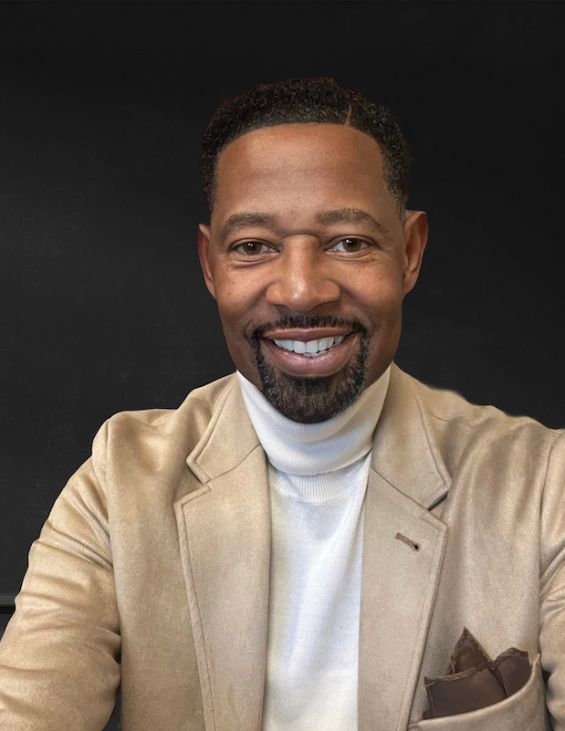 Dr Kenneth R Hamilton (headshot)